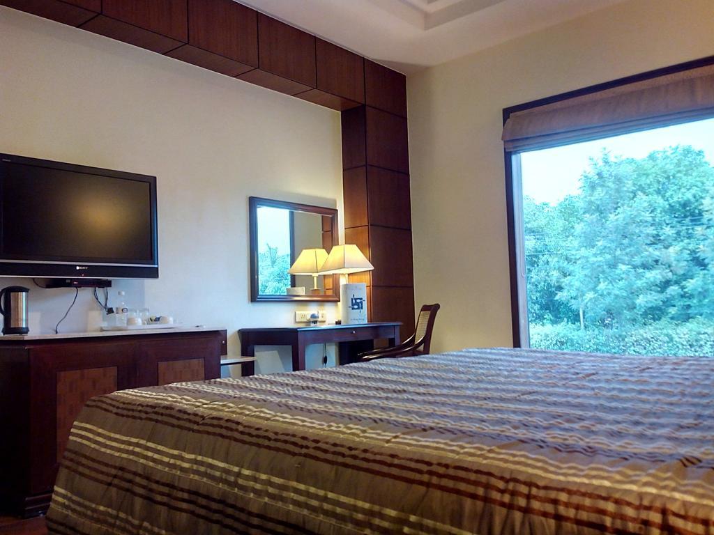 The Ocean Pearl Retreat Hotel Új-Delhi Szoba fotó